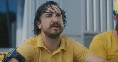 Bisikletli kuryeler mola verir.