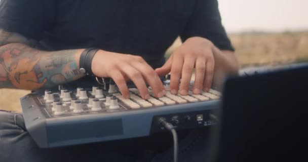컴퓨터 jockey 사용 MIDI 패드 — 비디오