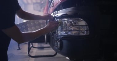 Hasat itfaiyecisi itfaiye arabasını yıkıyor