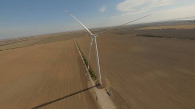 Rüzgar türbini sahada