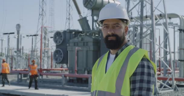 Bearded constructor on power plant — Stock Video