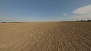 Kırsal alanda rüzgar türbini