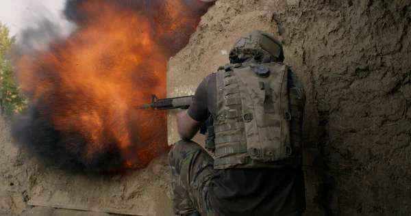 알 수없는 군인이 폭발로 죽다 — 스톡 사진