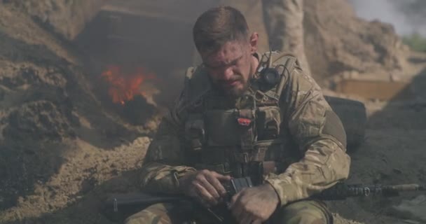 Tired soldier checking ammo in rifle — Stock Video