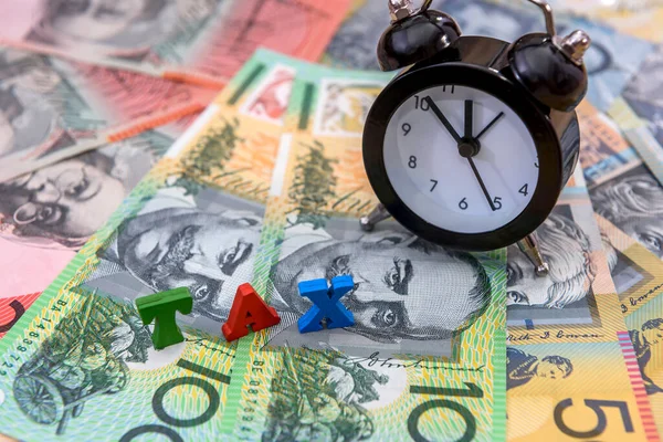 Φορολογική Ώρα Έννοια Την Αυστραλιανή Δολάρια Και Ρολόι Αυτό Από — Φωτογραφία Αρχείου