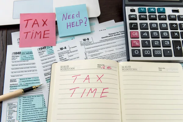 Federal 1040 Formulário Fiscal Com Etiqueta Calculadora Caneta Documentos Financeiros — Fotografia de Stock