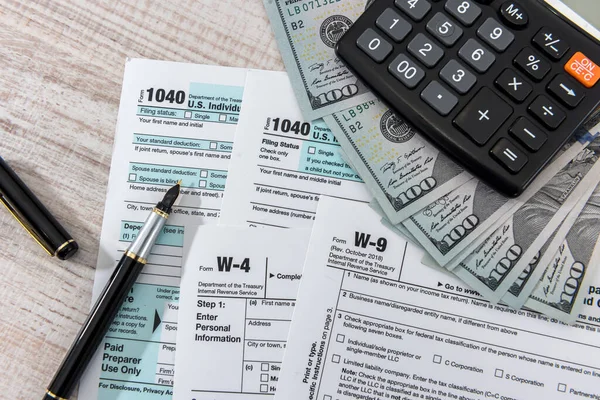 1040 Tax Form Desk Pen Calculator Dollar Business Concept — Stock Photo, Image