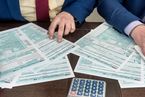 Comptable Remplit Formulaire Impôt Document Finance Comptable Pour Homme Affaires — Photo
