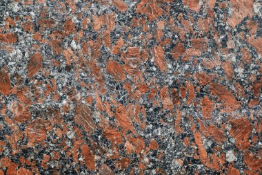 Kırmızı, siyah ve gri mineral desenli cilalanmış granit taş yüzey, doğal kaya arka planı. İnşaat ve tasarım için doğal taş materyali.