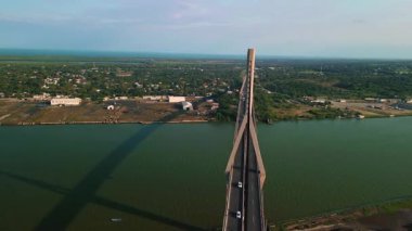 Tampico Meksika 12: 28 2024 Panuco Nehri üzerindeki Tampico Köprüsü İHA görüntüsü Gün içinde şehrin ikonik girişi