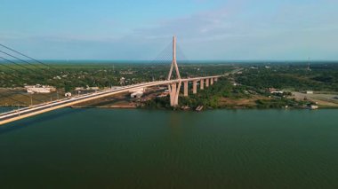 Tampico Meksika 12: 28 2024 Panuco Nehri üzerindeki Tampico Köprüsü İHA görüntüsü Gün içinde şehrin ikonik girişi