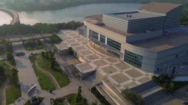 Tampico Mexico 12 29 2024 İHA görüntüsü Orman ve Laguna del Carpintero ile çevrili şehir tiyatrosu Gün boyunca açık mavi gökyüzü