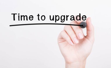 El yazması Süre Saydam silme tahtasında siyah kalemle yükseltme.