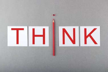 Kelimeler beyaz kağıtlara yazmayı düşün. İş, ilham ve yaratıcı konsept