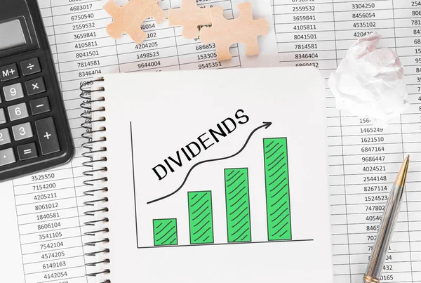 Caderno Com Ferramentas Notas Sobre Dividendos — Fotografia de Stock