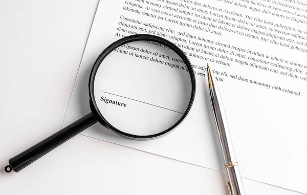 Signaure Line Contract Pen Magnifying Glass — Stock Photo, Image