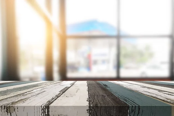 Leeres Holzbrett Mit Sonnenlicht Und Verschwommenem Hintergrund Stockbild