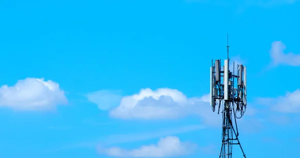 Konseptler için iletişim kulesi mobil iletişim, sinyal verici yayınlama, 5G ve gelecek nesil