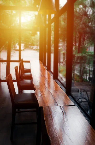 Personas Vacías Verticales Cafetería Solo Silla Mesa Madera Con Luz — Foto de Stock