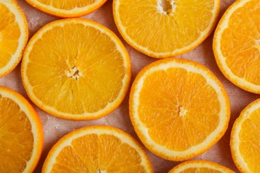 Parşömen kağıt üzerine narenciye portakal dilimleri ile arka plan. Yakın çekim. Üstten görünüm. Stüdyo fotoğrafçılığı