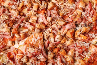 Arka plan güzel pizza yakın çekim çerçeve doldurma. Sıcak pizza arka plan üstten görünüm dokulu