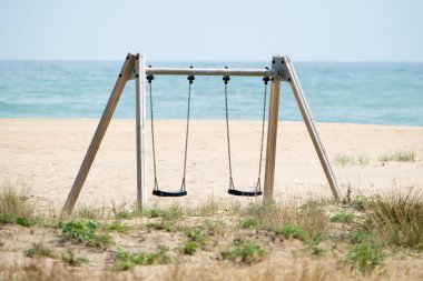 Arka plan, yaz vibes, castelldefels, İspanya deniz manzaralı plaja salıncak