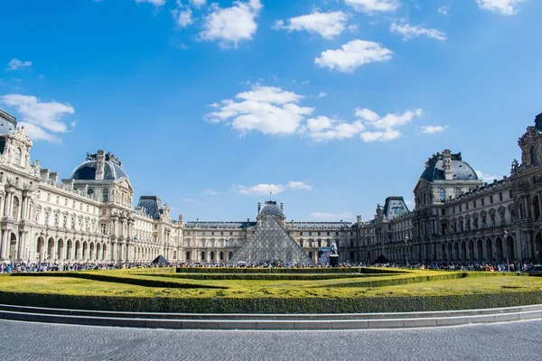 Париж Франція Квітня 2019 Ландшафт Музею Лувр Сонячний День Париж — стокове фото