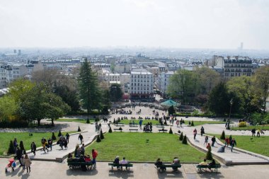 Paris, Fransa - 2 Nisan 2019: Montmartre'den Paris Şehir Manzarası