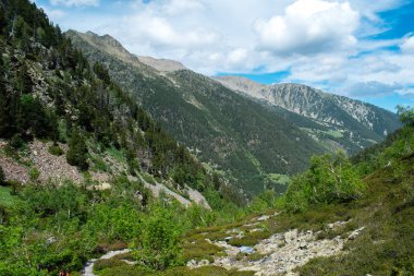 Parc Natural del Comapedrosa, Andorra yaz aylarında güzel manzara dağlar