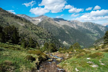 Parc Natural del Comapedrosa, Andorra yaz aylarında güzel manzara dağlar