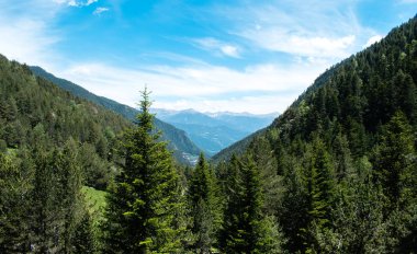Parc Natural del Comapedrosa, Andorra yaz aylarında güzel manzara dağlar