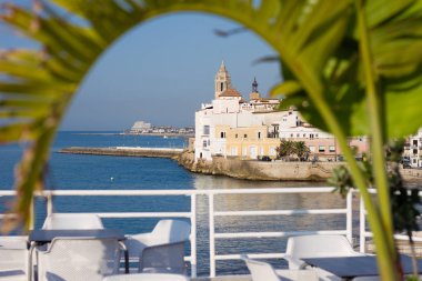Yaz aylarında Sabah Sitges, kıyı şeridi manzara