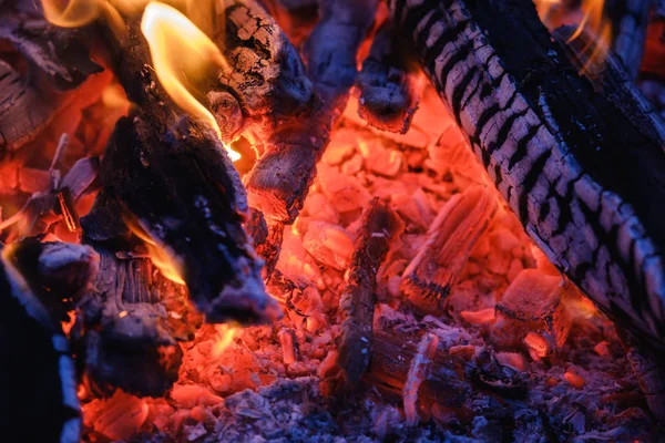 Carboni Ardenti Notte Carbone Legna Decomposizione Stagione Del Barbecue — Foto Stock