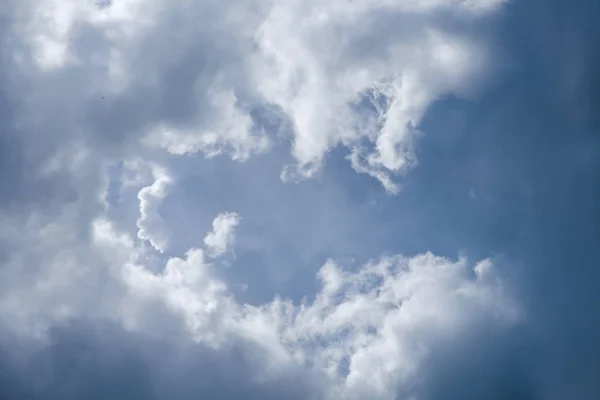 Blauwe Hemel Met Witte Wolken Zomer Hemel Lichte Mooie Achtergrond — Stockfoto