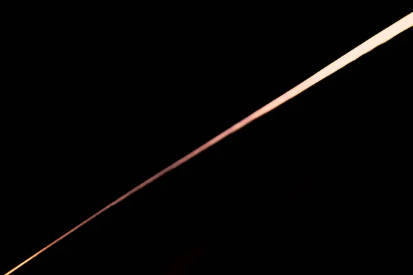 Вузький Промінь Світла Лезі Сталевого Ножа Чорному Абстрактному Фоні Променя — стокове фото