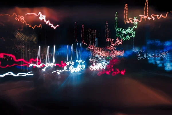 Abstracte Achtergrond Wazig Gekleurde Markeringen Van Snel Bewegende Auto Nacht — Stockfoto