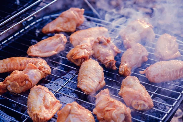 Smokehouse Dresse Sur Herbe Dans Jardin Été Dans Nature Fumer — Photo