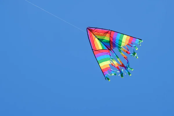 Cometa Colorida Volando Cielo Azul Del Viento —  Fotos de Stock