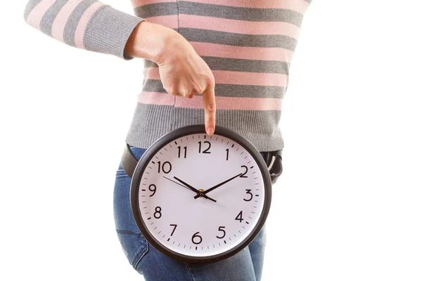 Porträt Einer Gesunden Frau Mit Uhr Isoliert Auf Weißem Studiohintergrund — Stockfoto