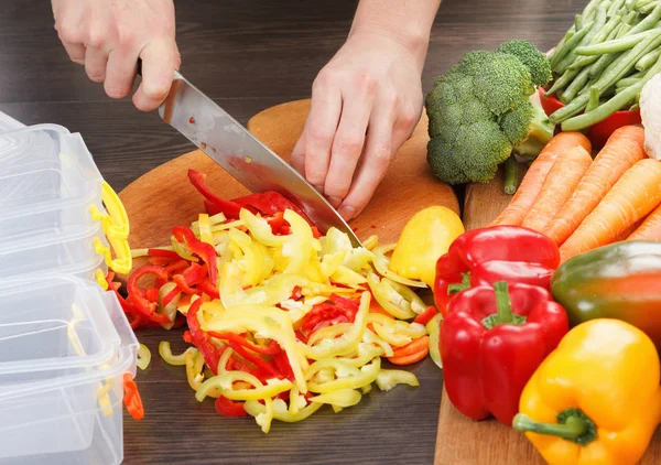 Cocinar Verduras Comida Vegetariana Zanahoria Coliflor Pimienta Brócoli Cortar Preparar —  Fotos de Stock