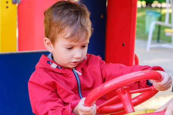 Carrousel Auto Het Pretpark Voor Kinderen Jongen Spelen Speelplaats — Stockfoto