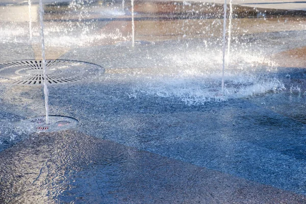 Eau Dans Fontaine Parc Été Chaud Joyeuse Enfance Vacances — Photo