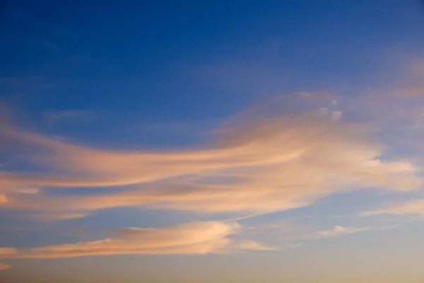Blå Himmel Med Vita Moln Himlen Vacker Ljus Bakgrund — Stockfoto