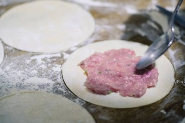 akşam yemeği yemek hamur un yemek pişirme pişirmek. Ev yapımı.