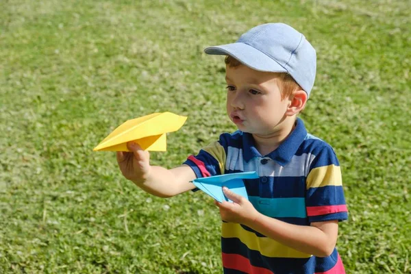 Criança Criança Feliz Menino Avião Divertido Jogar — Fotografia de Stock
