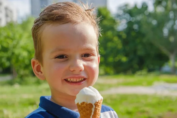 Icecream Criança Comida Menino Comendo Doce Bonito Creme — Fotografia de Stock