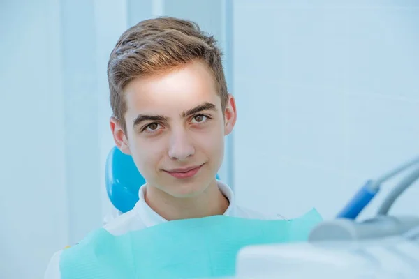 Пацієнт Стоматолог Лікар Стоматолог Хлопчик Медична Допомога Здоров — стокове фото