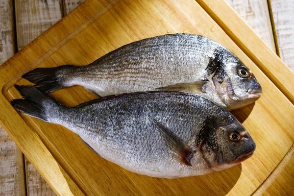 Ryby Mořské Plody Dorado Syrové Potraviny Prkénku Jídlo — Stock fotografie