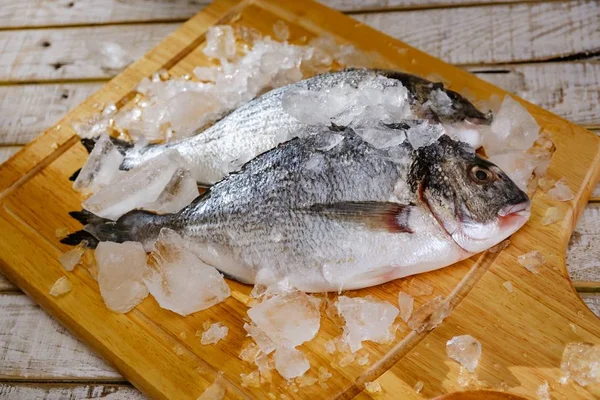 Ryby Mořské Plody Dorado Syrové Potraviny Prkénku Vařit Ryby Mořské — Stock fotografie