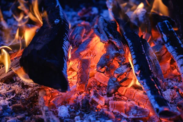 Carboni Ardenti Notte Carbone Legna Decomposizione Stagione Del Barbecue — Foto Stock